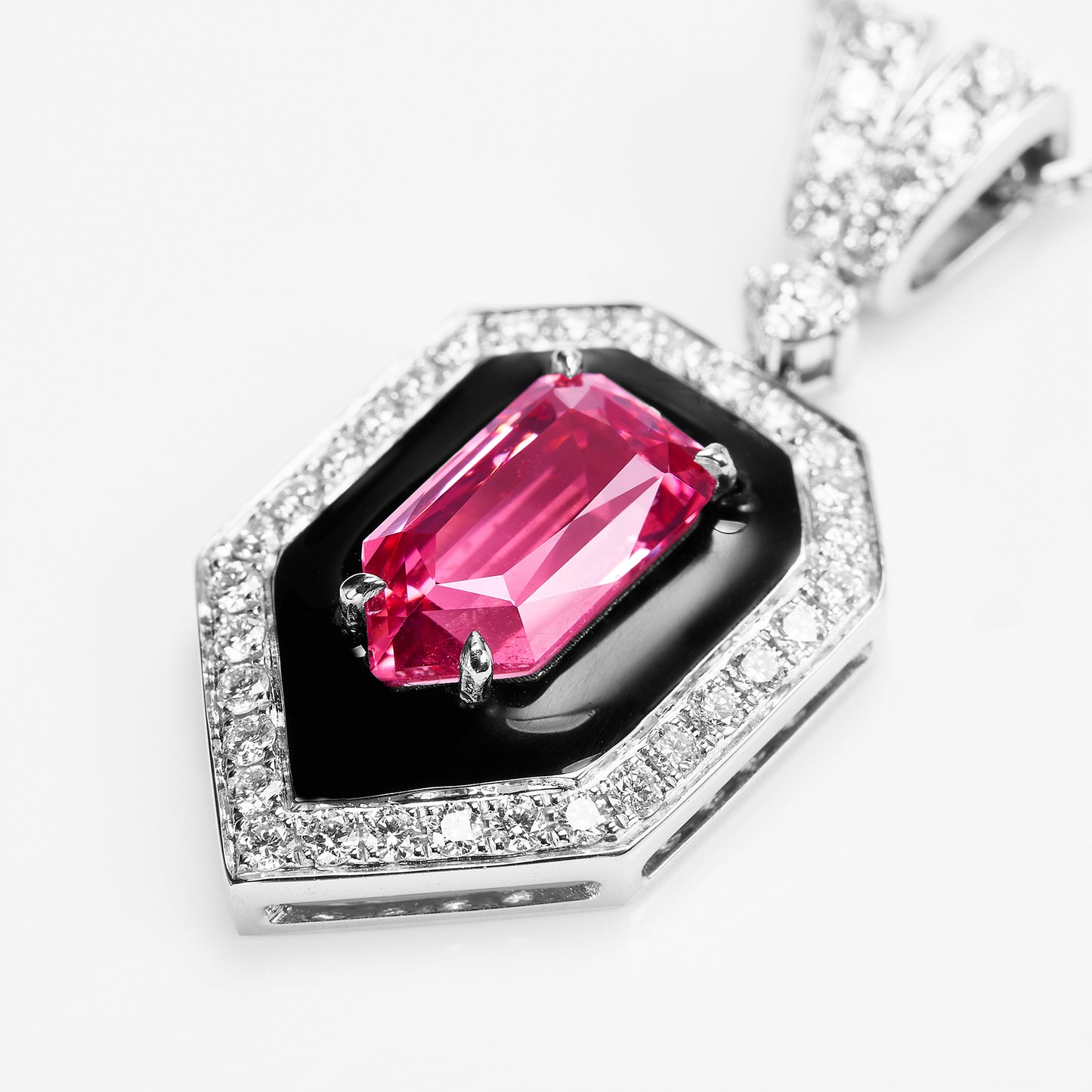 GEMCOOK JEWELRY 1.85ct Shield Mahenge Spinel Necklace