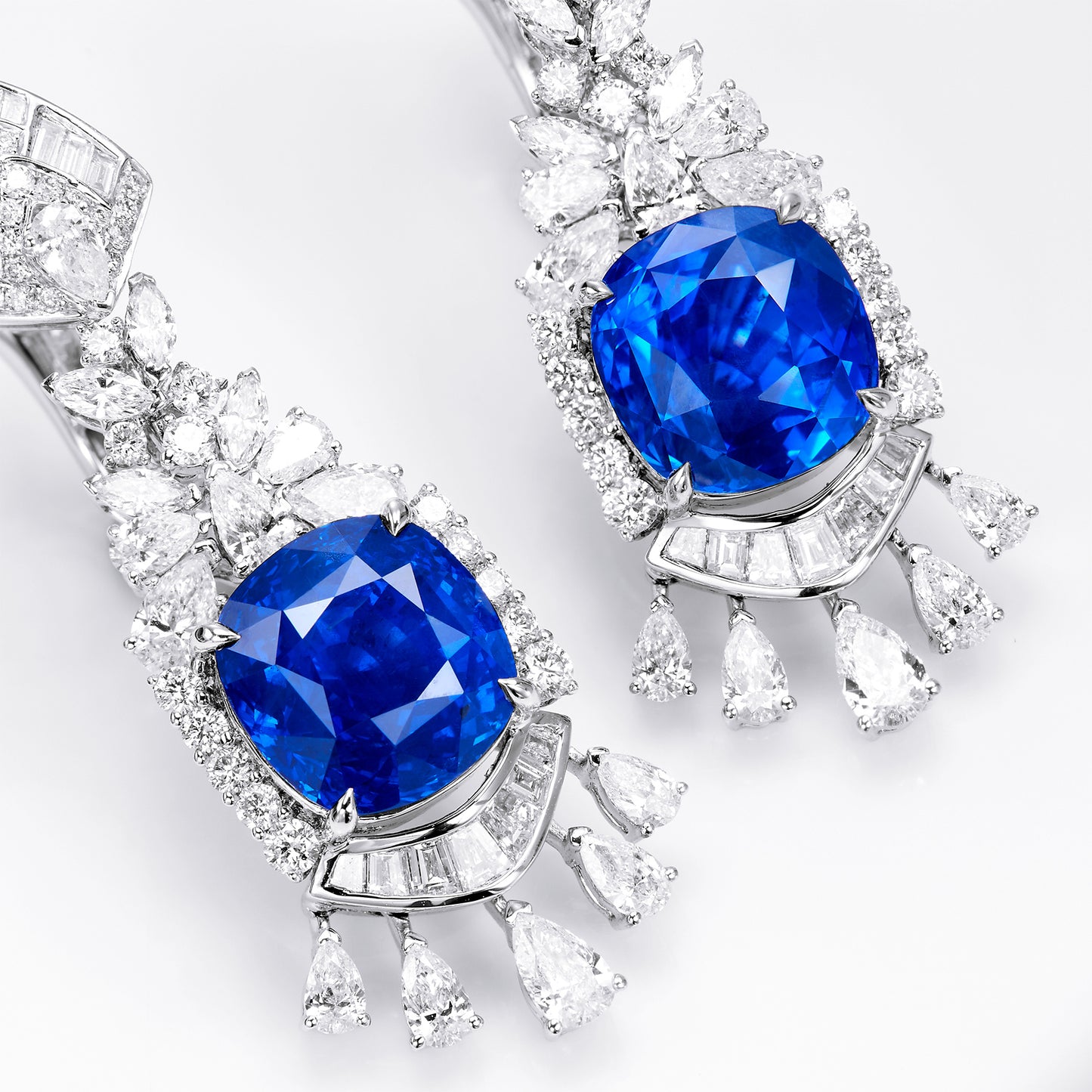 GEMCOOK JEWELLERY 15.74ct Royal Blue Sapphire Ring