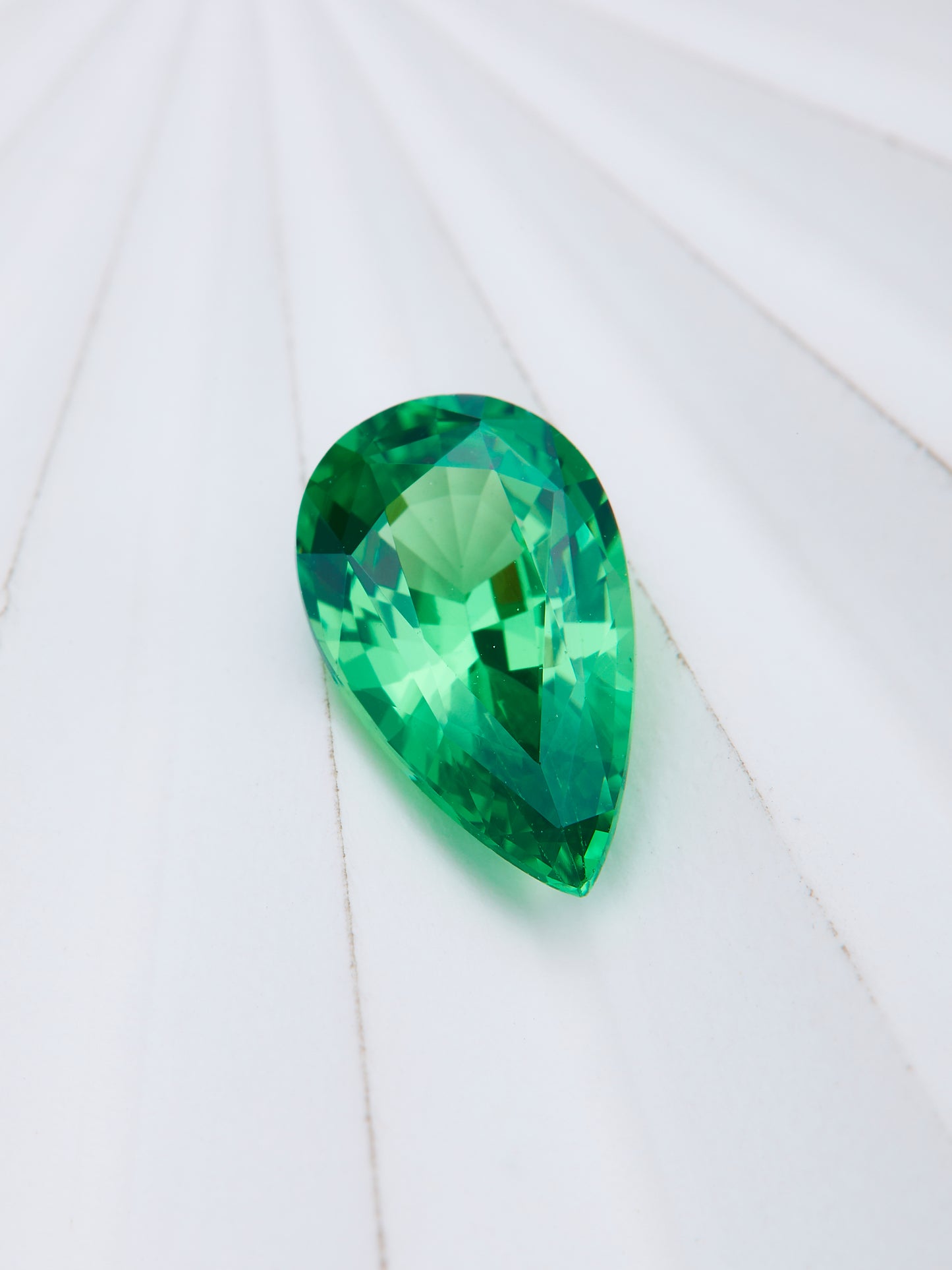 GEMCOOK GEMSTONE 1.6ct Mint garnet