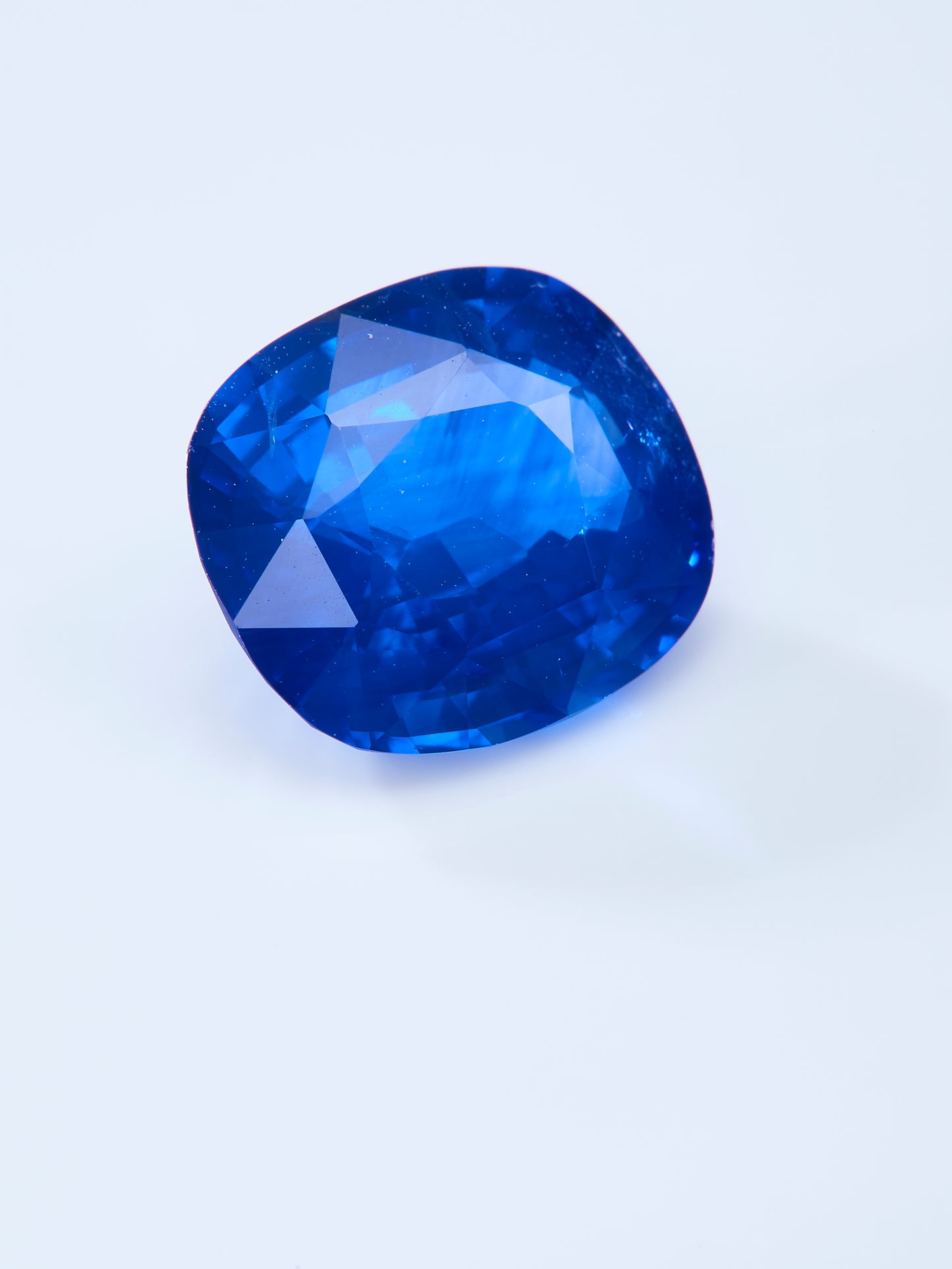 GEMCOOK GEMSTONE 3.62ct Royal blue sapphire