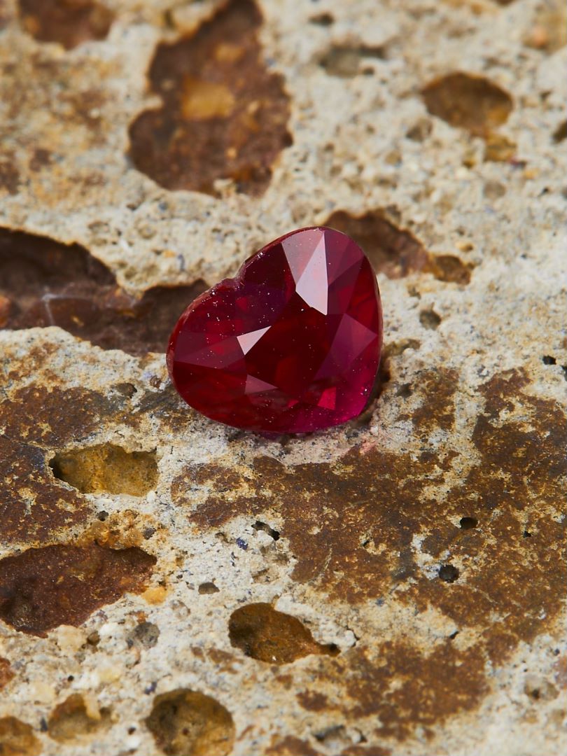 GEMCOOK GEMSTONE 1.02ct Unheated Mozambique Pigeon Blood Ruby