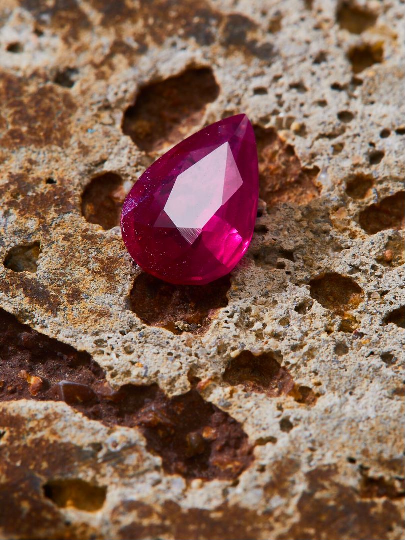 GEMCOOK GEMSTONE 1.03ct Unheated Pigeon Blood Red Ruby