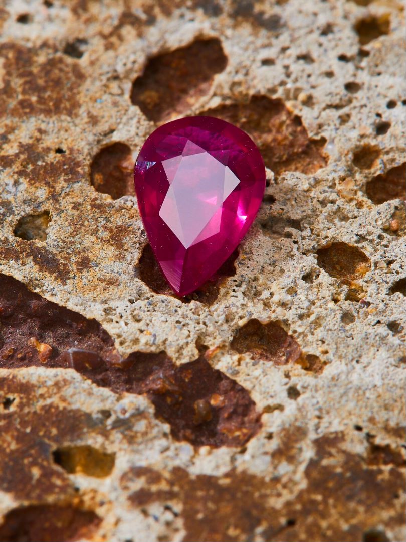 GEMCOOK GEMSTONE 1.03ct Unheated Pigeon Blood Red Ruby