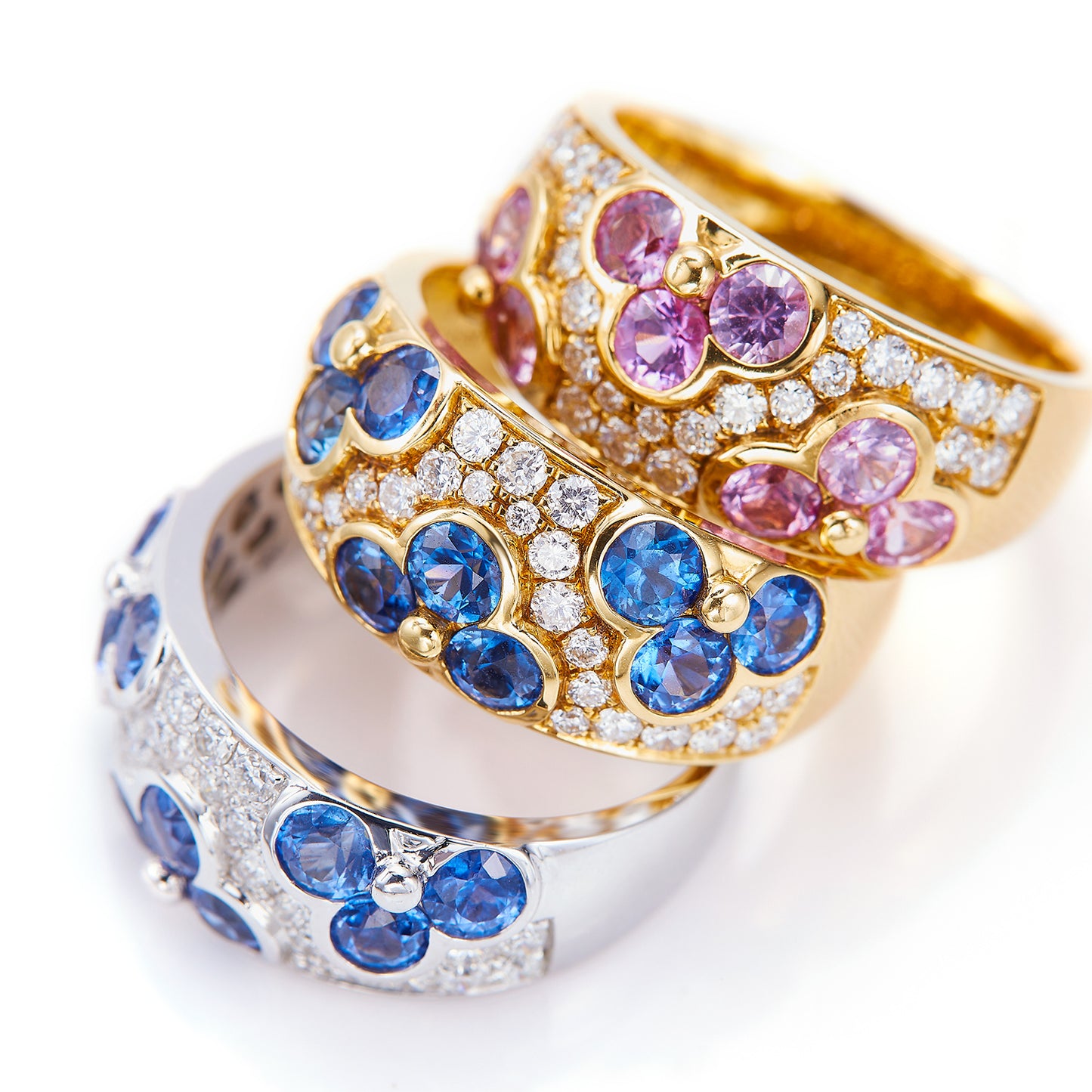 GEMCOOK 18k Yellow Gold Wide Sapphire Flower Ring