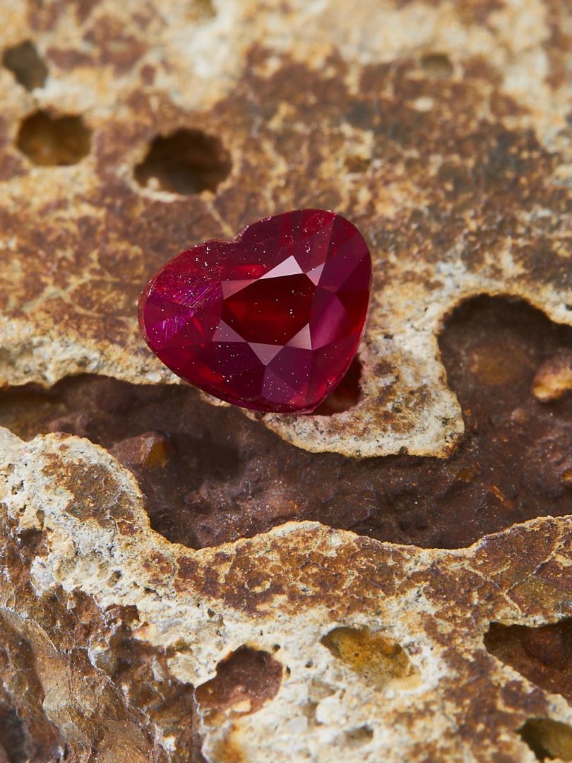 GEMCOOK GEMSTONE 1.02ct Unheated Mozambique Pigeon Blood Ruby