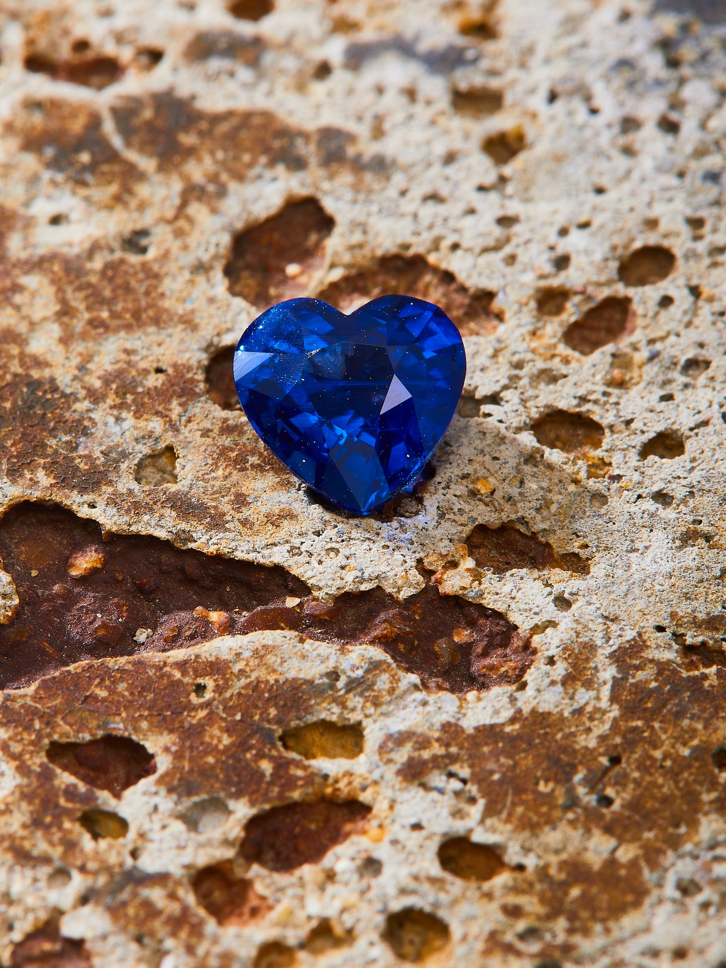 GEMCOOK GEMSTONE 2.04ct Fired Royal Blue Sapphire