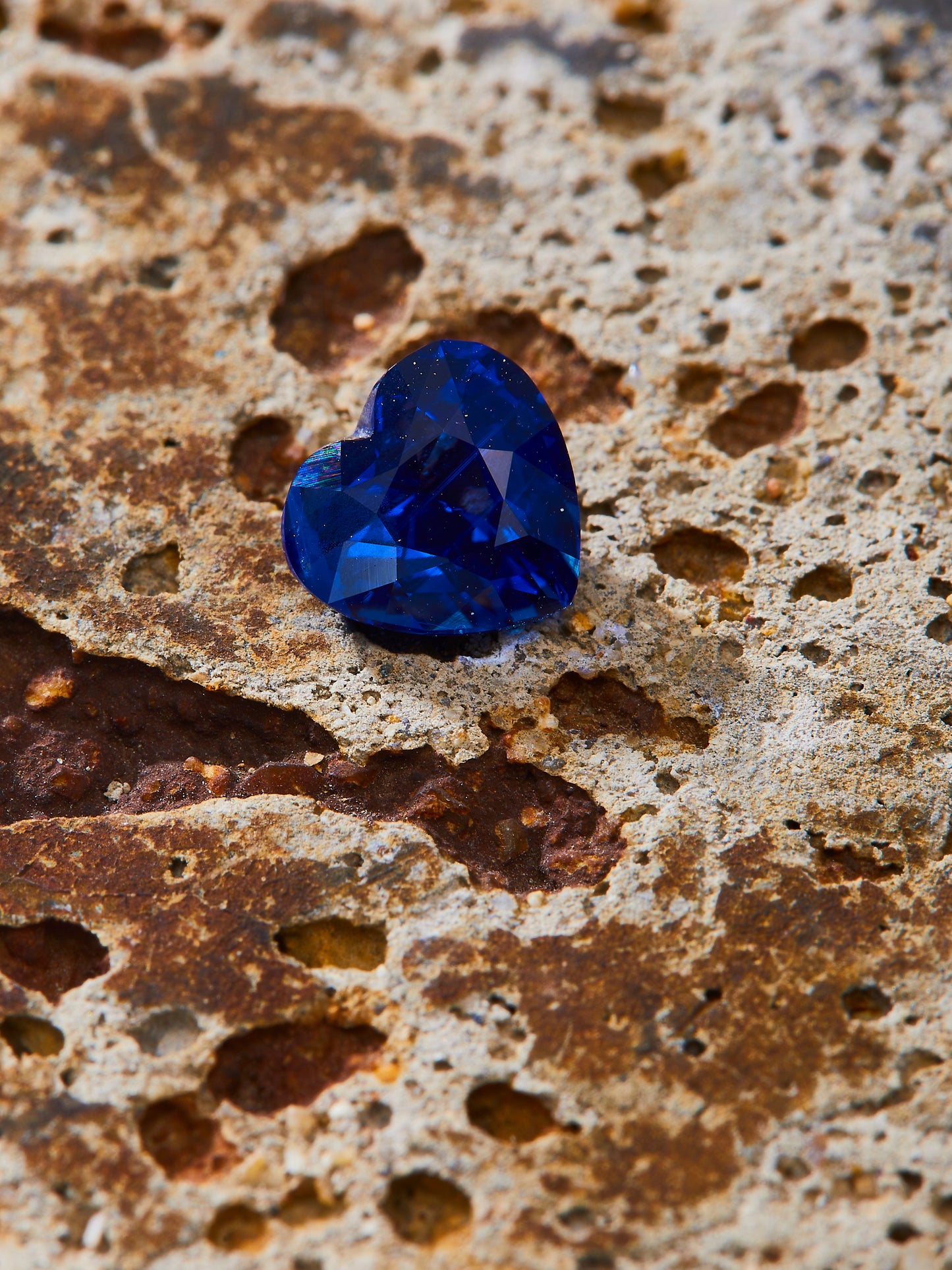 GEMCOOK GEMSTONE 2.04ct Fired Royal Blue Sapphire