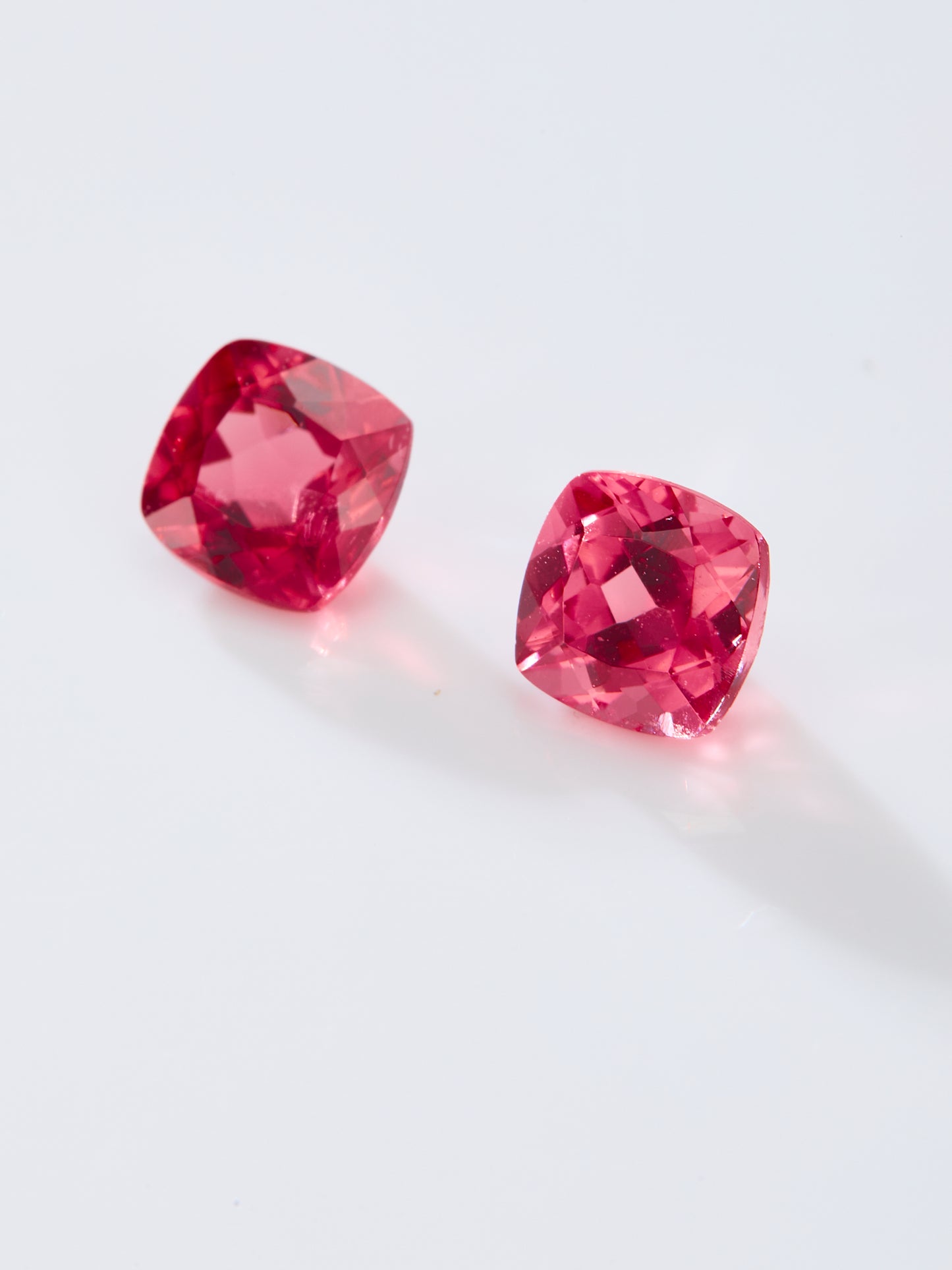 GEMCOOK GEMSTONE  0.87ct Mahengai Spinel Pair